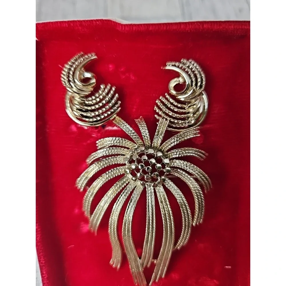 VINTAGE LARGE SIGNED LISNER PIN BROOCH GOLD TONE FLOWER 3 1/8